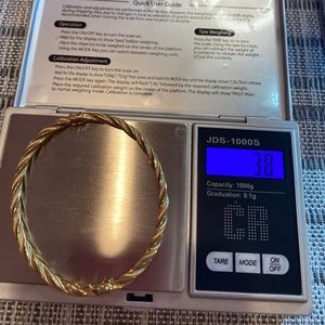 Spring locking twist bangle women’s bracelet